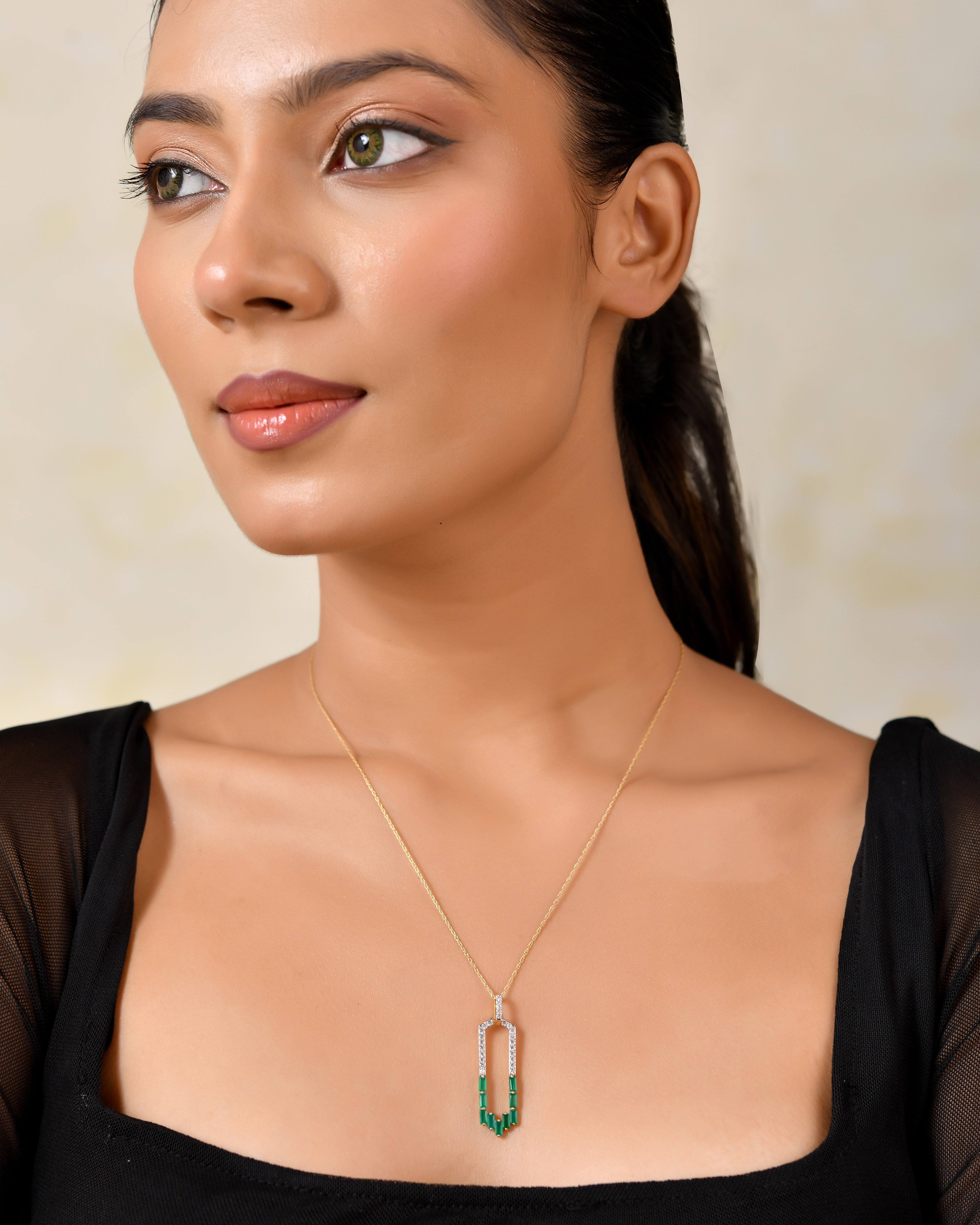 Emeraude Green Onyx Cascade Pendant with Silver Chain