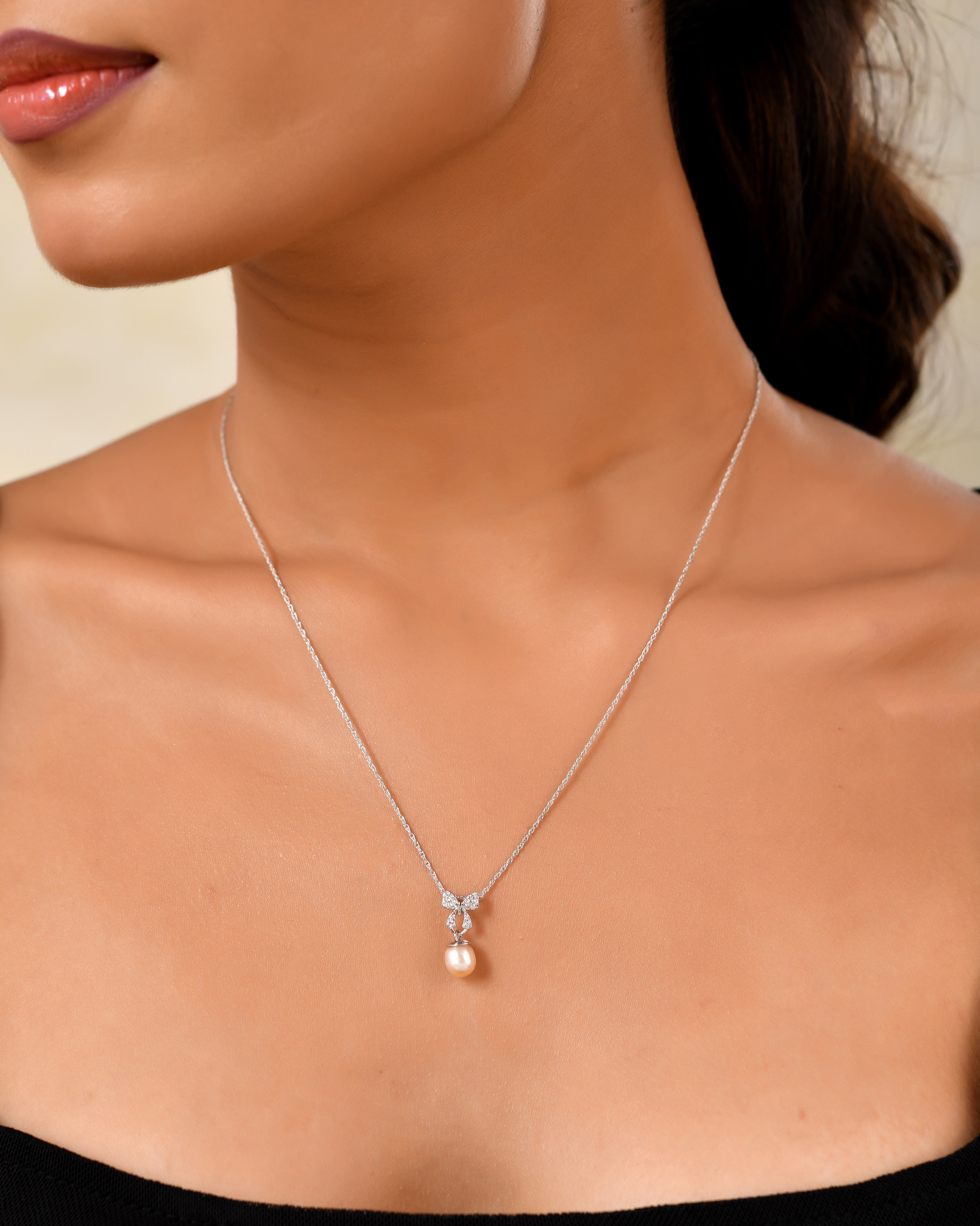 Perlea & Zircon Bow Pendant with Silver Chain