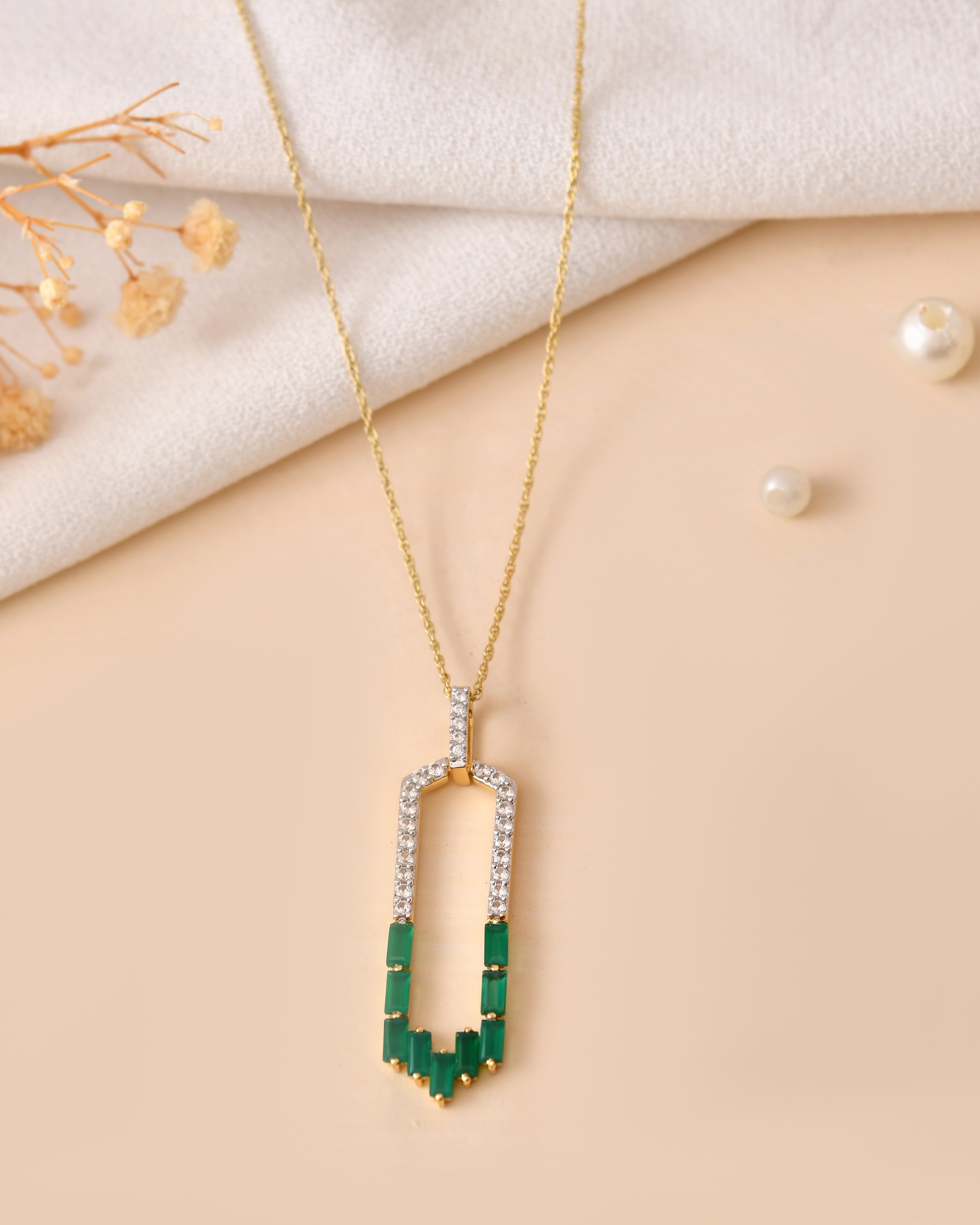 Emeraude Green Onyx Cascade Pendant with Silver Chain